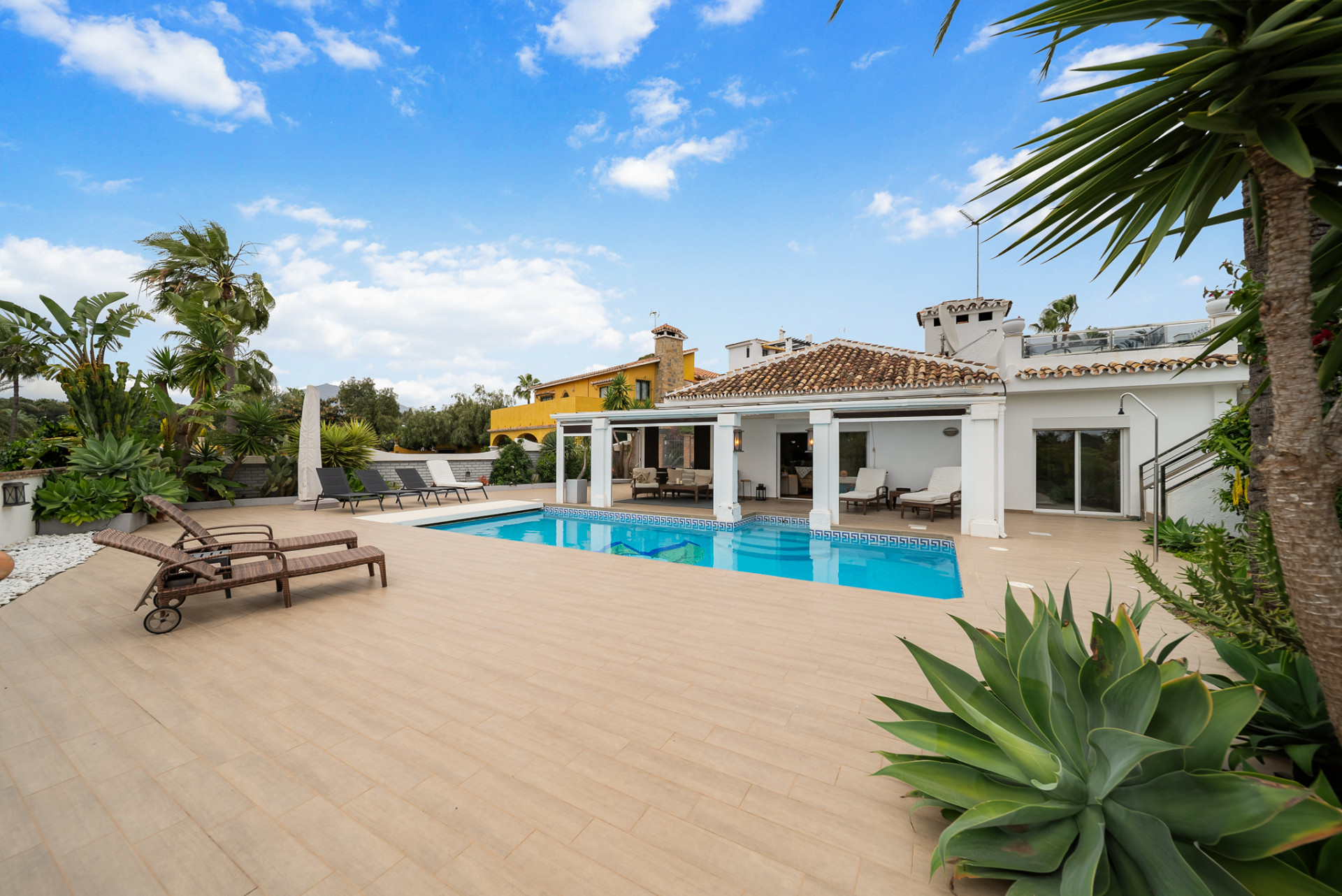 Villa in Nueva Andalucia - MH143L