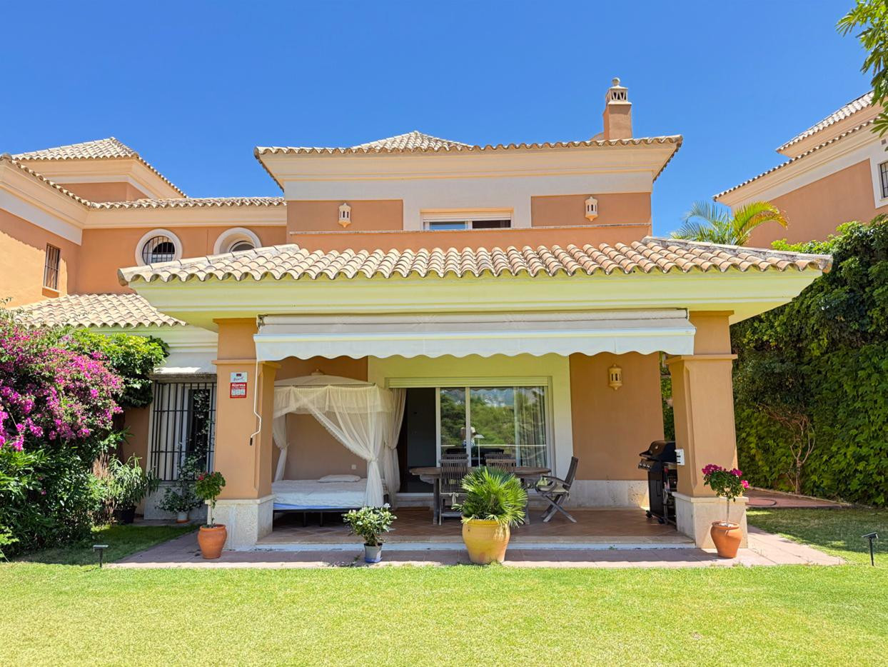 Villa in Los Monteros - MH175L