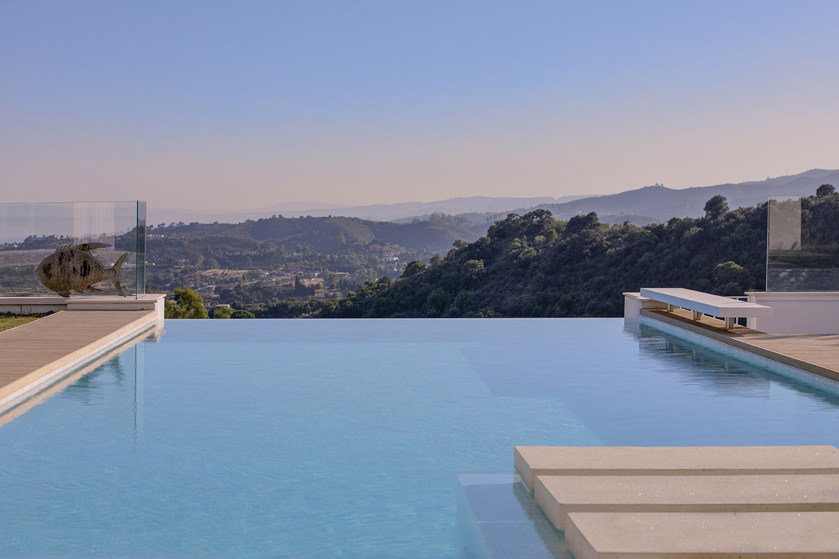 Villa in New Golden Mile - R3711275