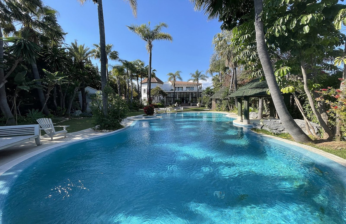 Luxury villa in Nueva Andalucía - R4411597