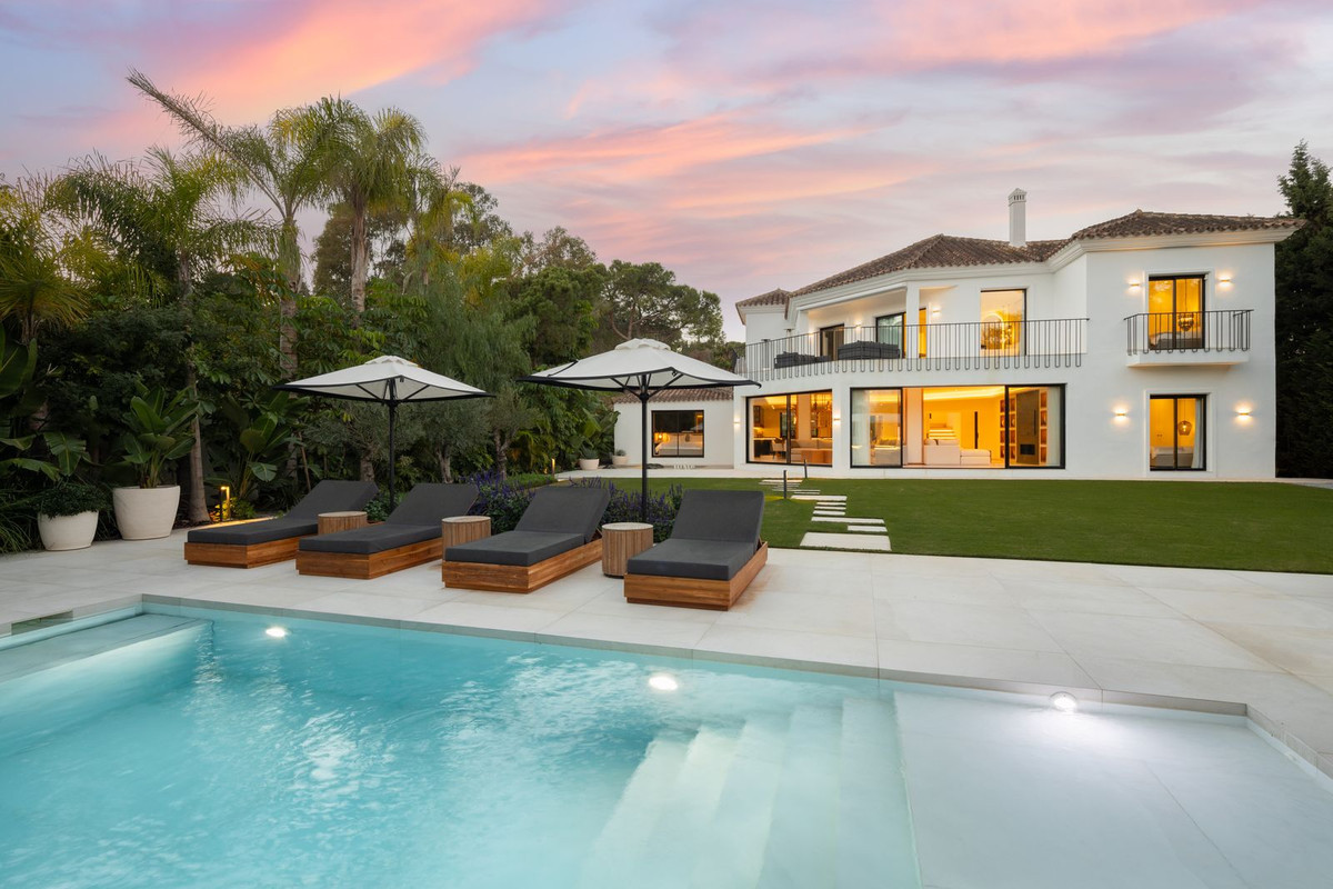 Villa in Nueva Andalucia - R4733017L