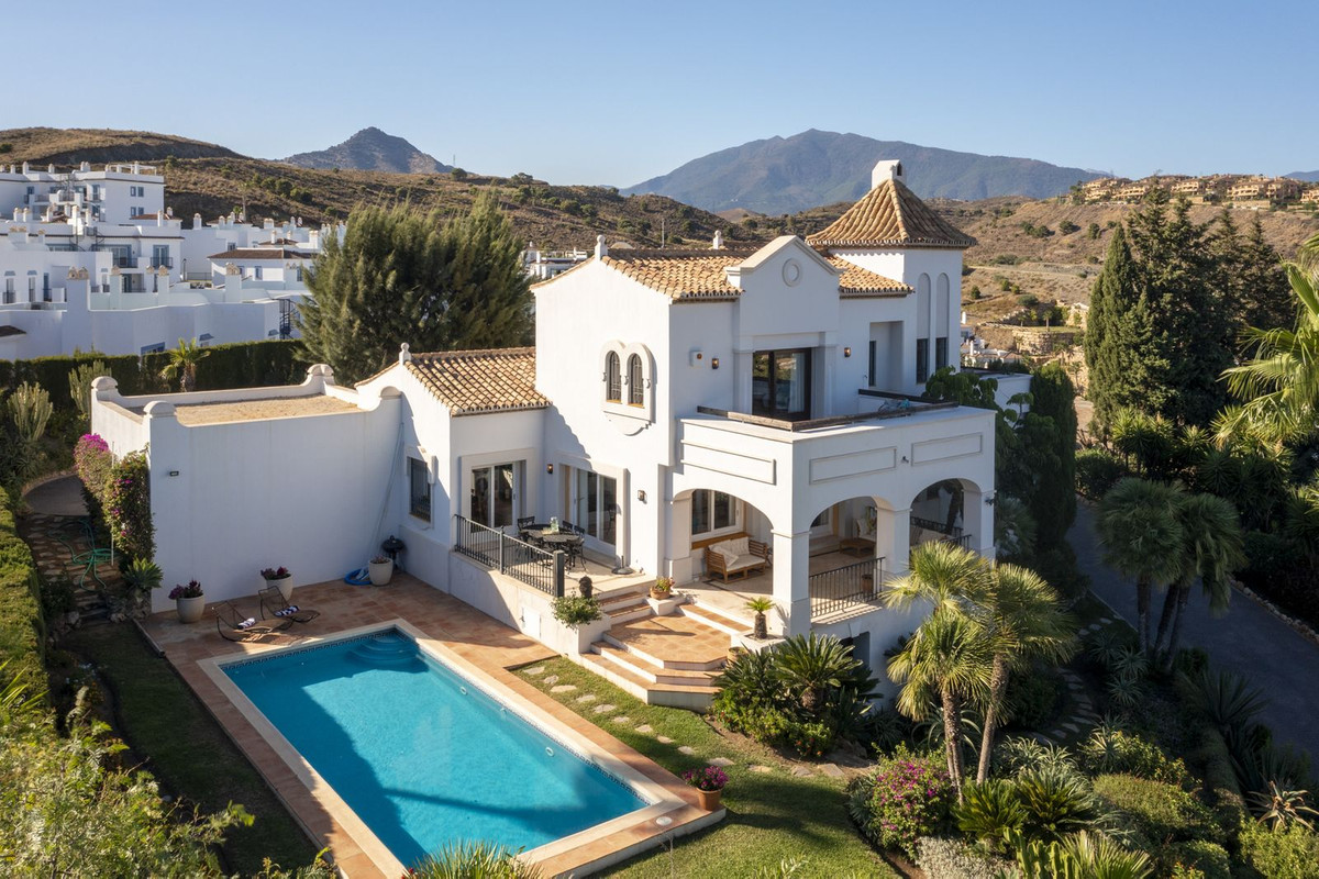 Villa in Benahavis - R4743619-Rental
