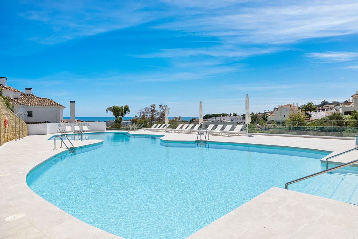 Apartment in Nueva Andalucia - R4813528