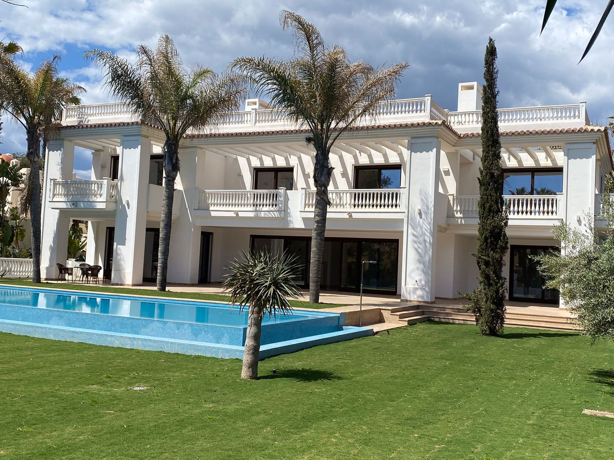 Villa in Guadalmina Baja - R4834654
