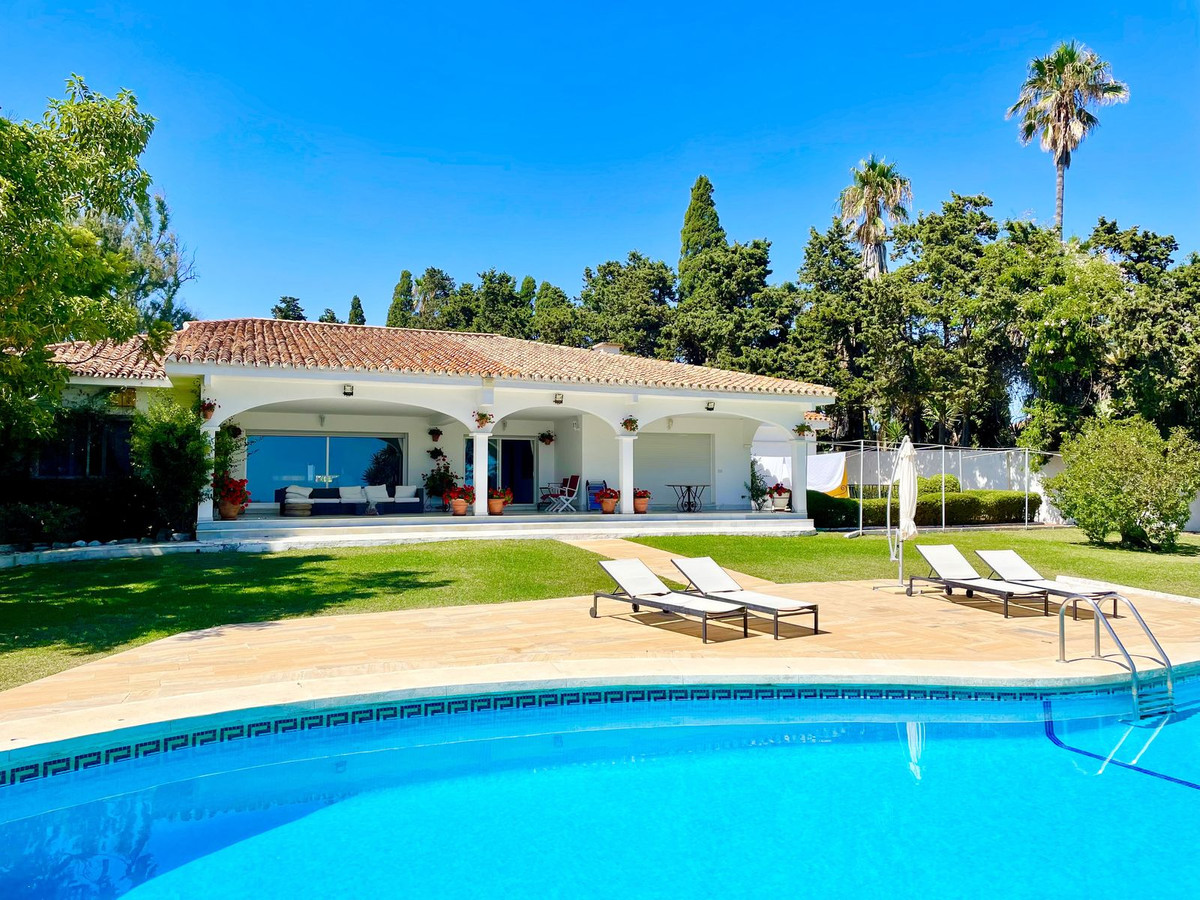Villa in Estepona - R4881556