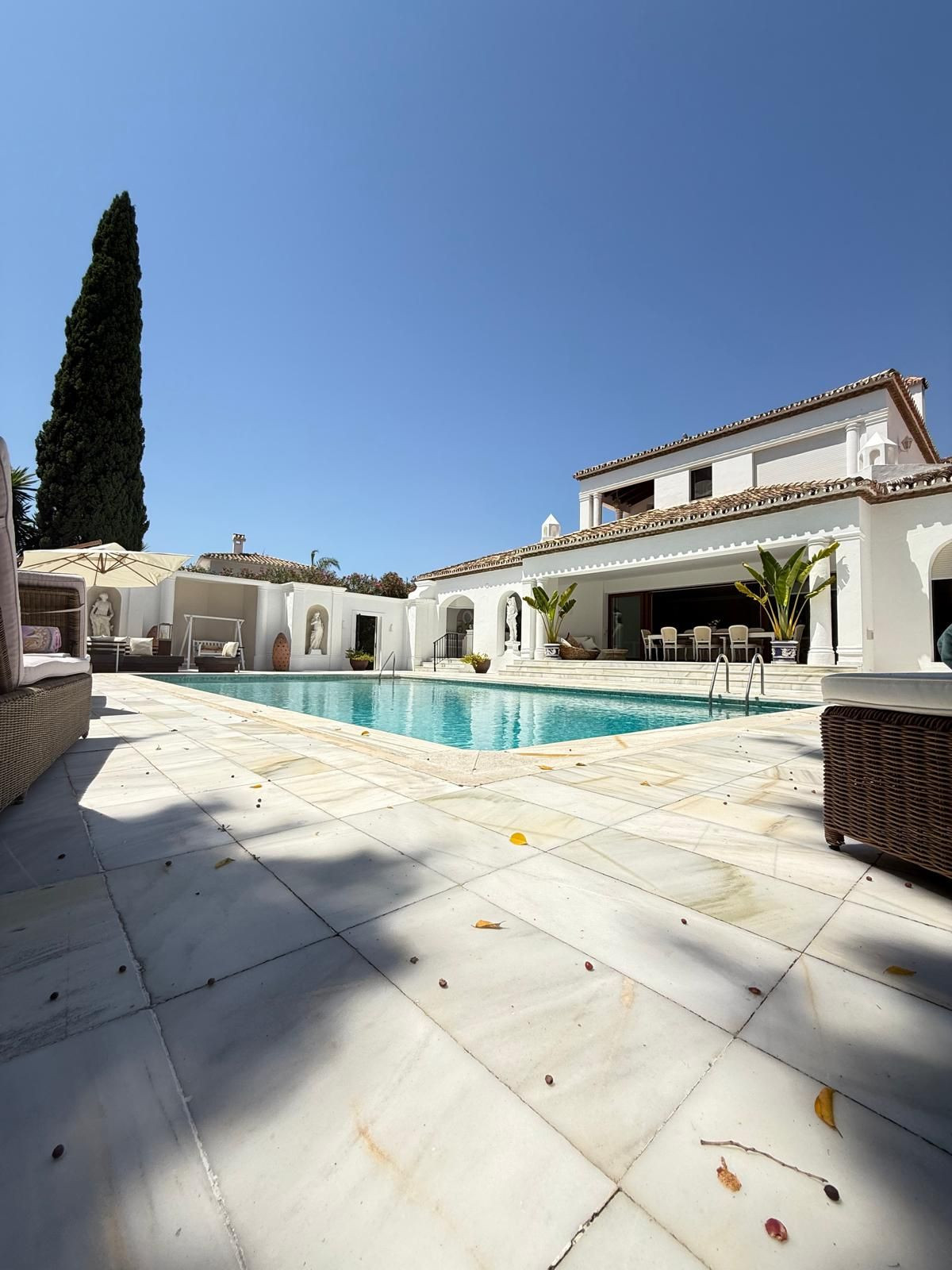 Villa in El Paraiso - R5135407-Rental