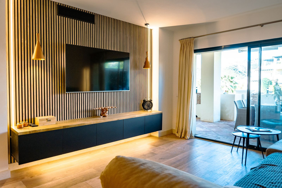 Apartment in Benahavis - R5200078