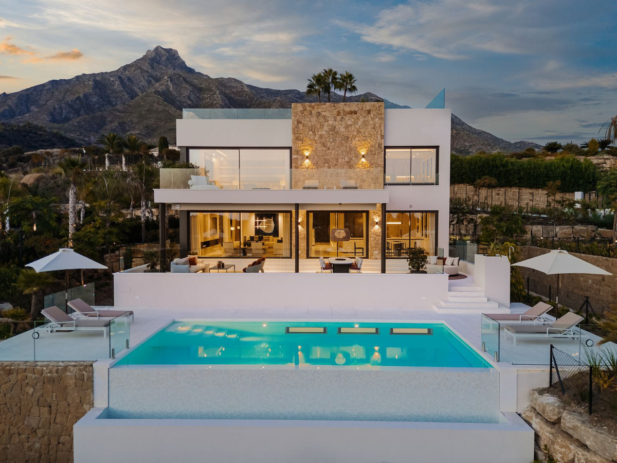 Villa in Marbella Golden Mile - R5210308