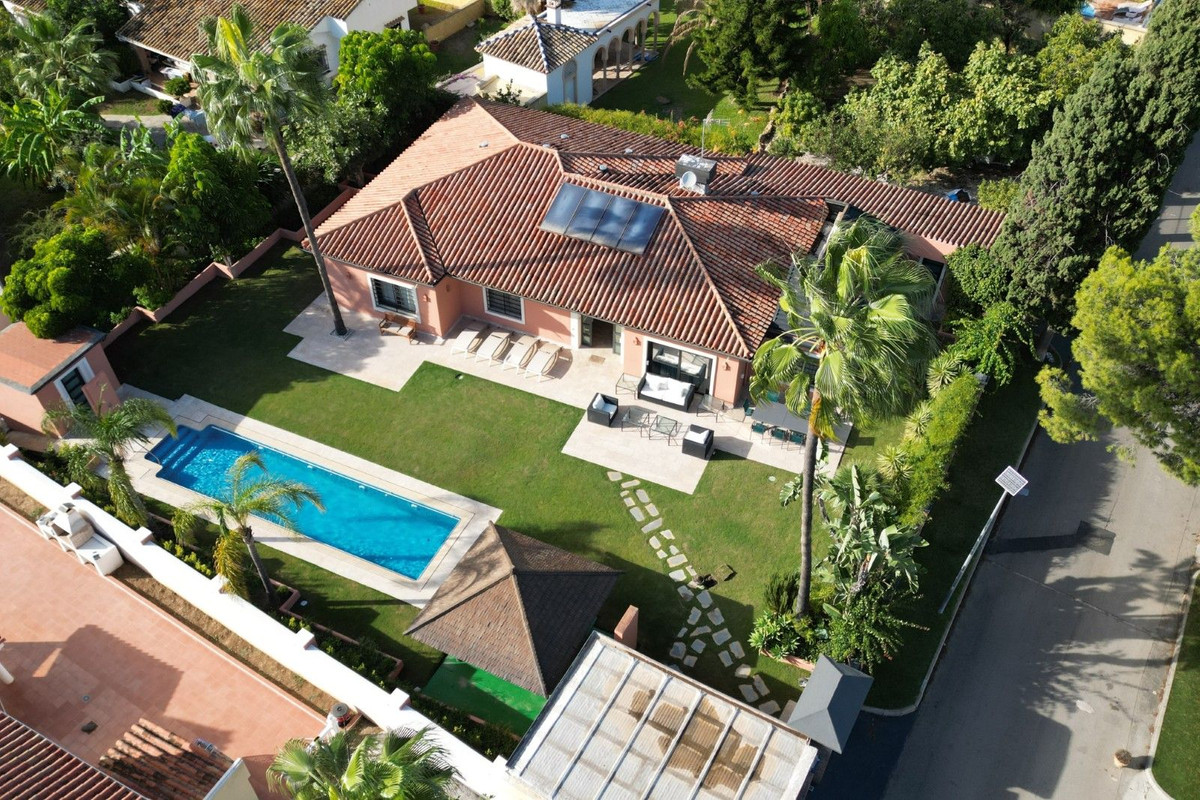 Villa in Estepona - R5223268-Rental