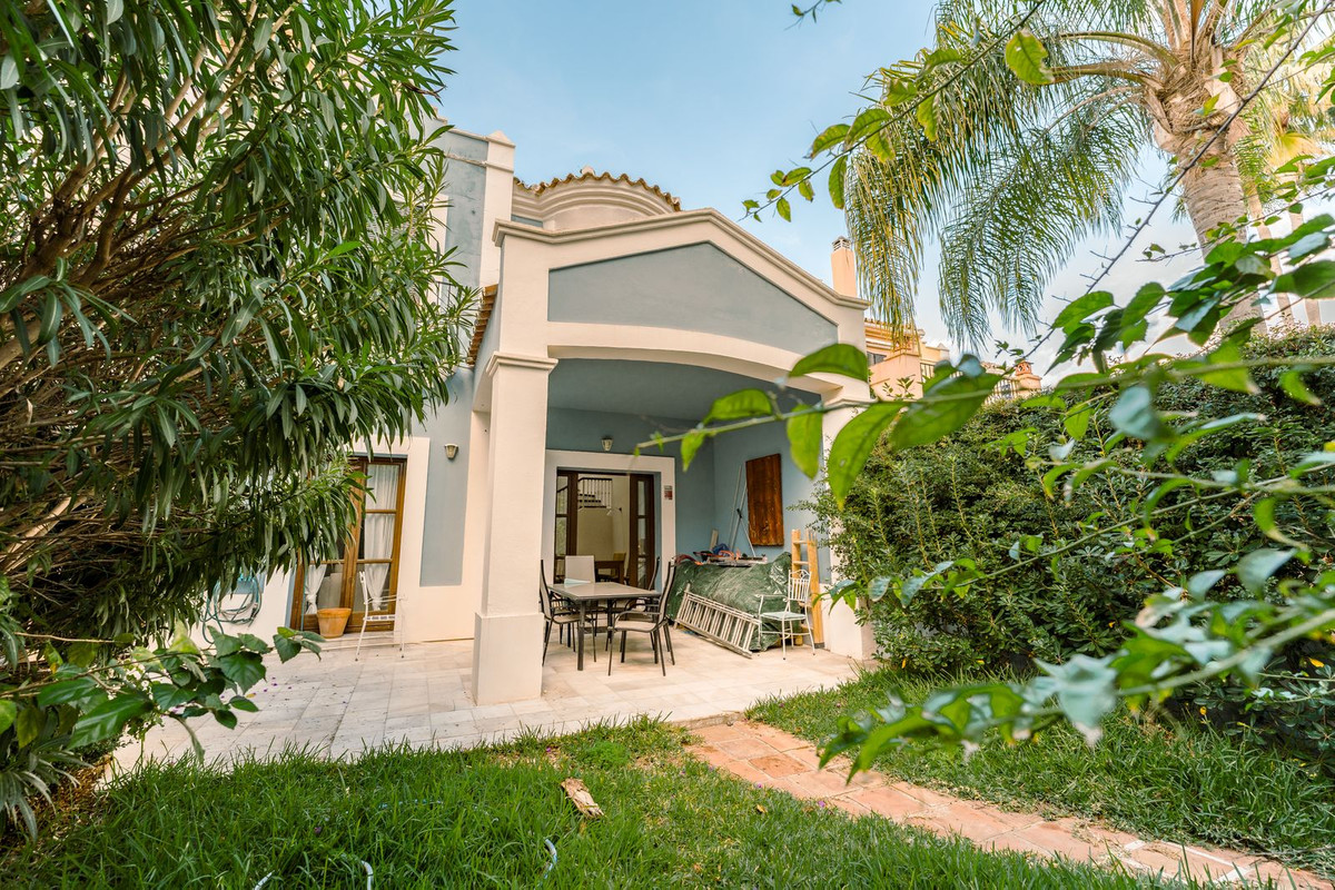Townhouse in Guadalmina Alta - R5257432