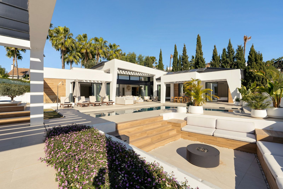 Villa in Nueva Andalucia - R5311924