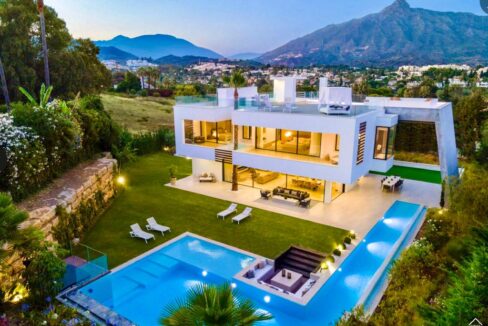 Luxury Villa holiday rental Nueva Andalucia